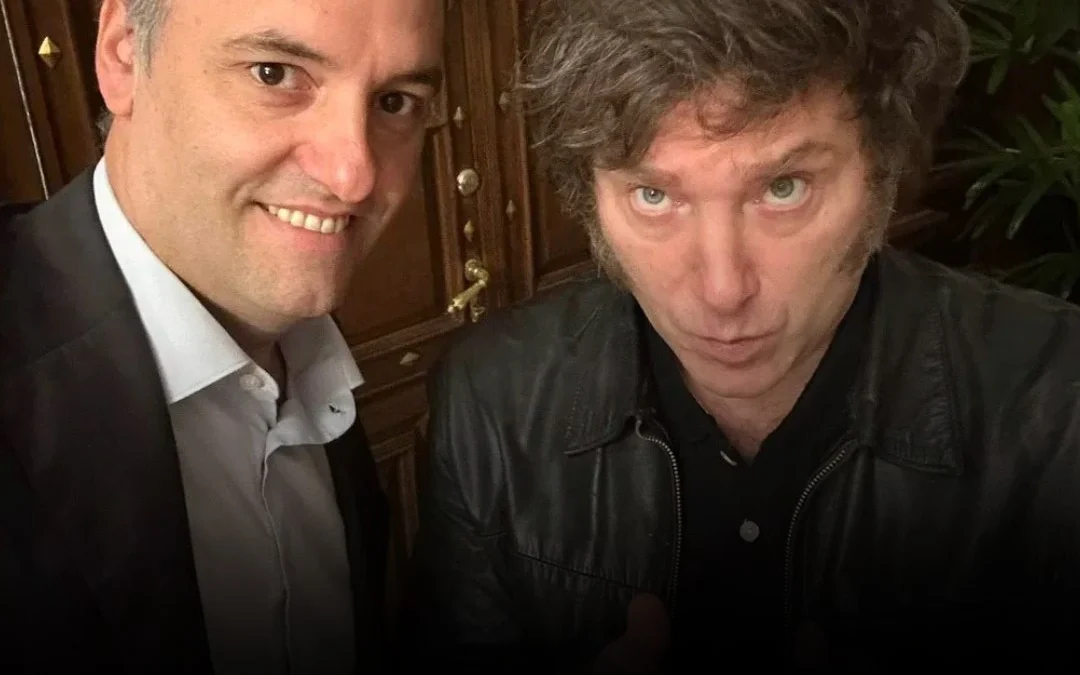 Aumento del 100% para Manuel Adorni: Ahora cobrará $7.000.000 por mes