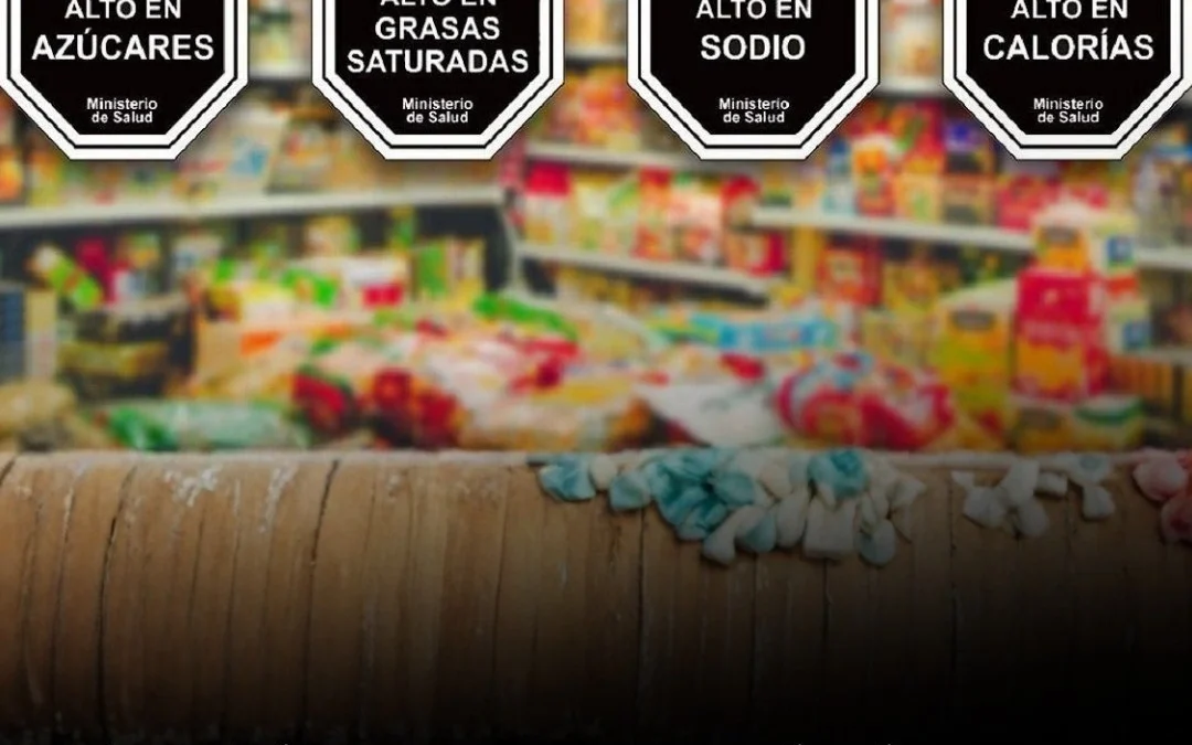 El Gobierno planea eliminar los sellos en alimentos y habilitar nuevamente personajes en los paquetes