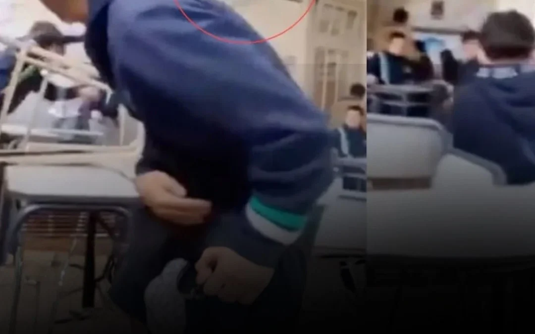 Un alumno de 17 años golpeó a un docente en el aula y le fracturó la mandíbula