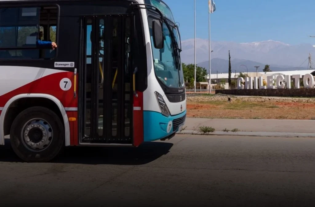 Nonogasta: Atacaron a piedrazos un colectivo de Rioja Bus con 15 pasajeros