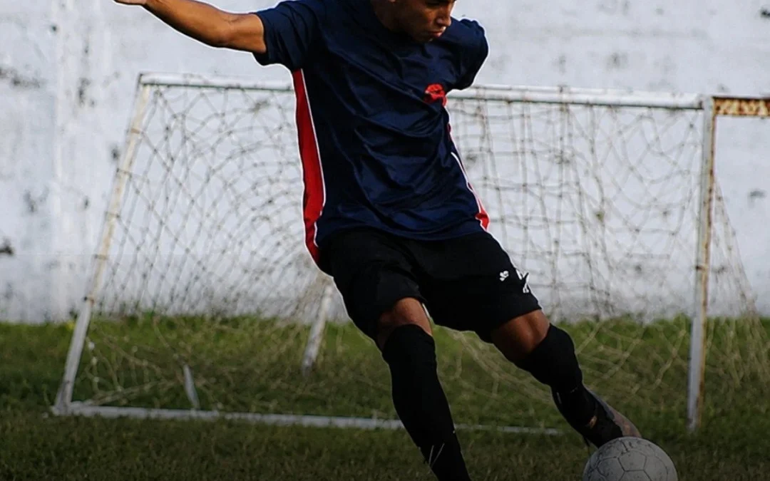 🇦🇷 El futbolista Tiziano Vera, de quince años y oriundo de la localidad de Chepes, recibió la convocatoria oficial para integrar la preselección argentina Sub-15. El deportista deberá presentarse el próximo 30 de agosto en los entrenamientos organizados por el cuerpo técnico nacional.