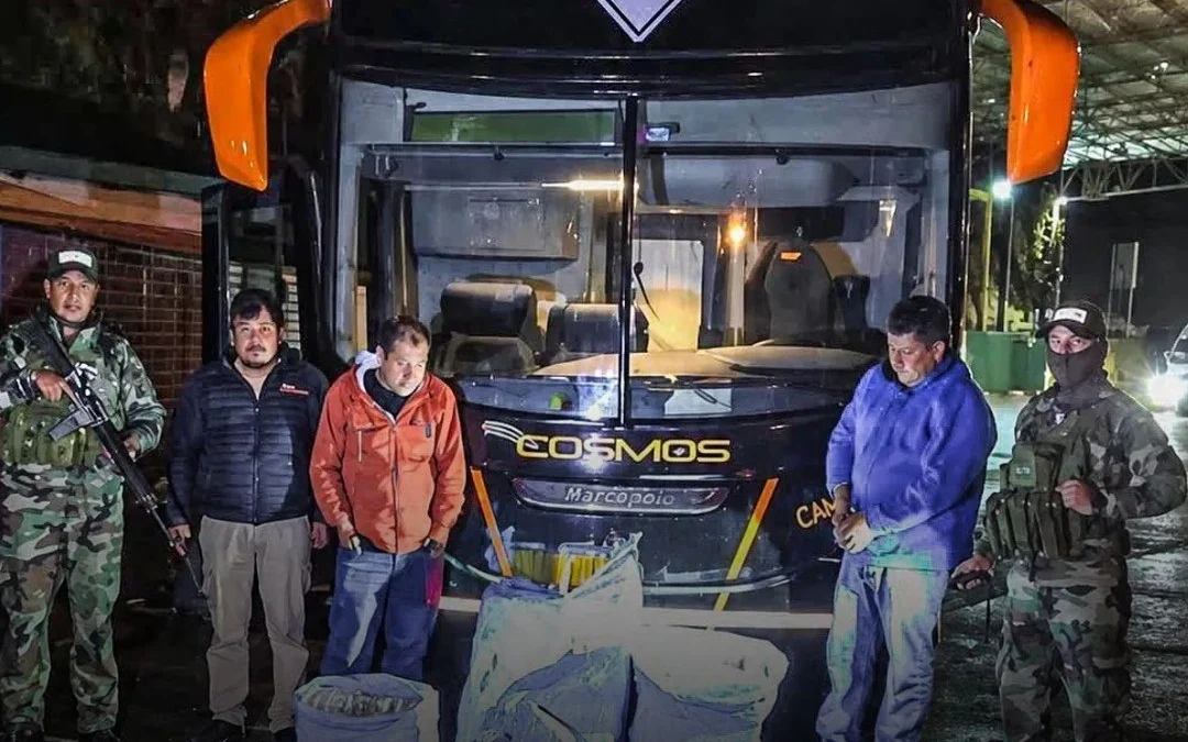Incautaron 86,5 kilos de marihuana en Bolivia dentro de un micro de un equipo grande de Brasil