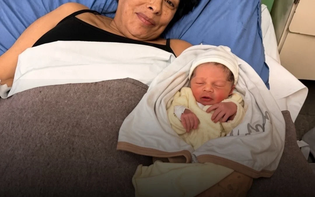 Dio a luz a los 62 años y se convirtió en la mujer de mayor edad en ser madre en Argentina