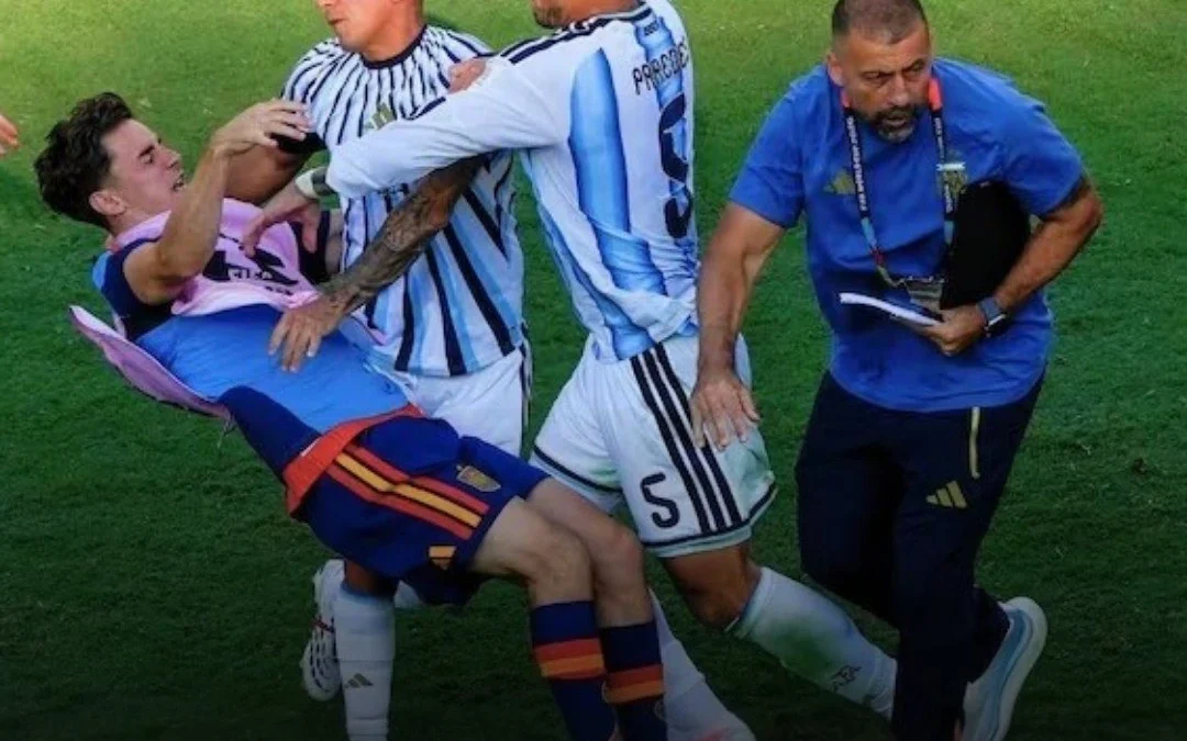La FIFA sancionó a Argentina tras los incidentes posteriores a la final frente a España