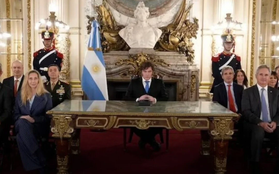 Milei anunció la construcción de una base naval en Tierra del Fuego y sanciones a petroleras