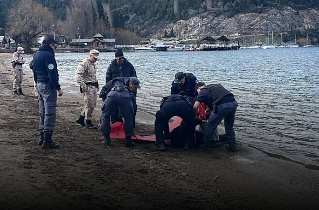 Tragedia en Neuquén: Una mujer de 76 años murió tras descompensarse mientras nadaba en el lago Lácar