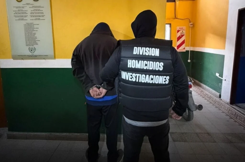 Cayó un acusado de homicidio durante un allanamiento sobre Ruta 25